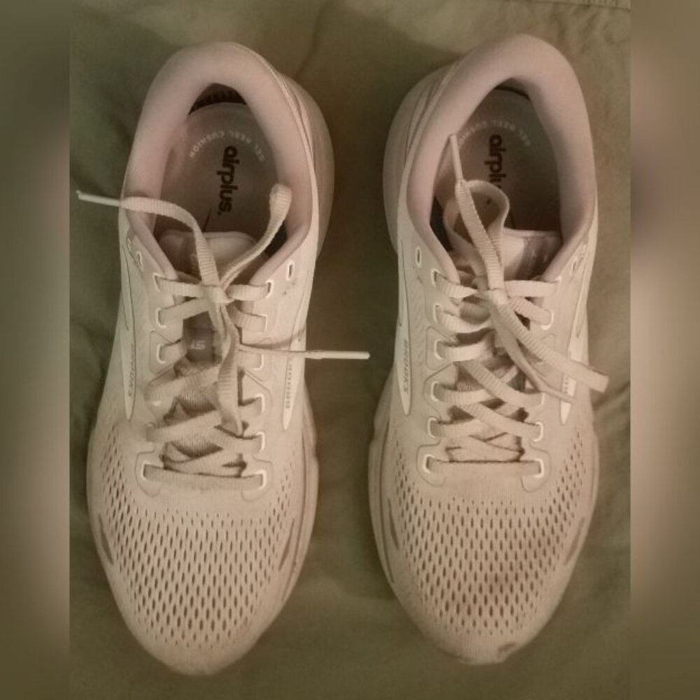 Brooks Women's Ghost Neutral Running Shoe Size 8.5